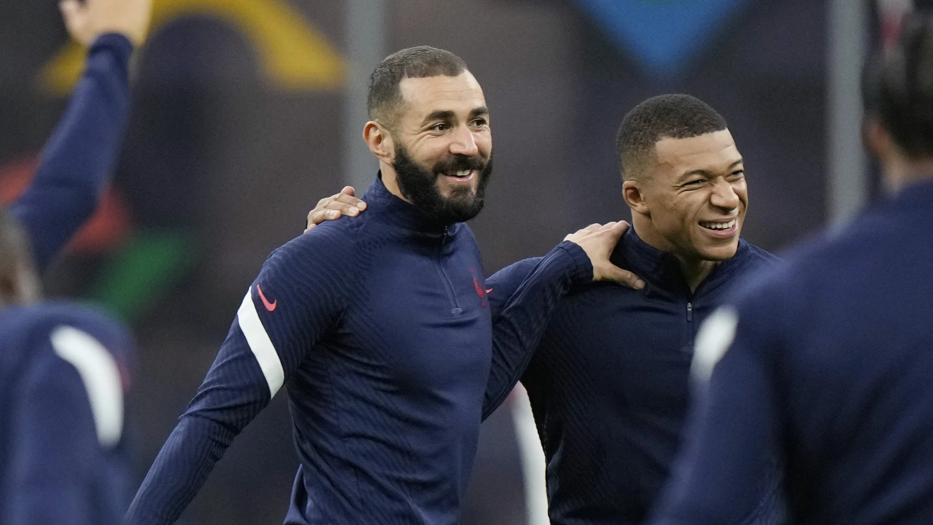 Karim Benzema y Kylian Mbappé, en un entrenamiento con Francia.