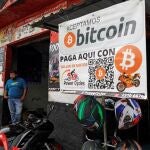 Una tienda en El Salvador anuncia que admite bitcoin