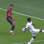  Final Liga de las Naciones, España-Francia. La polémica: ¿penalti por mano de Koundé?