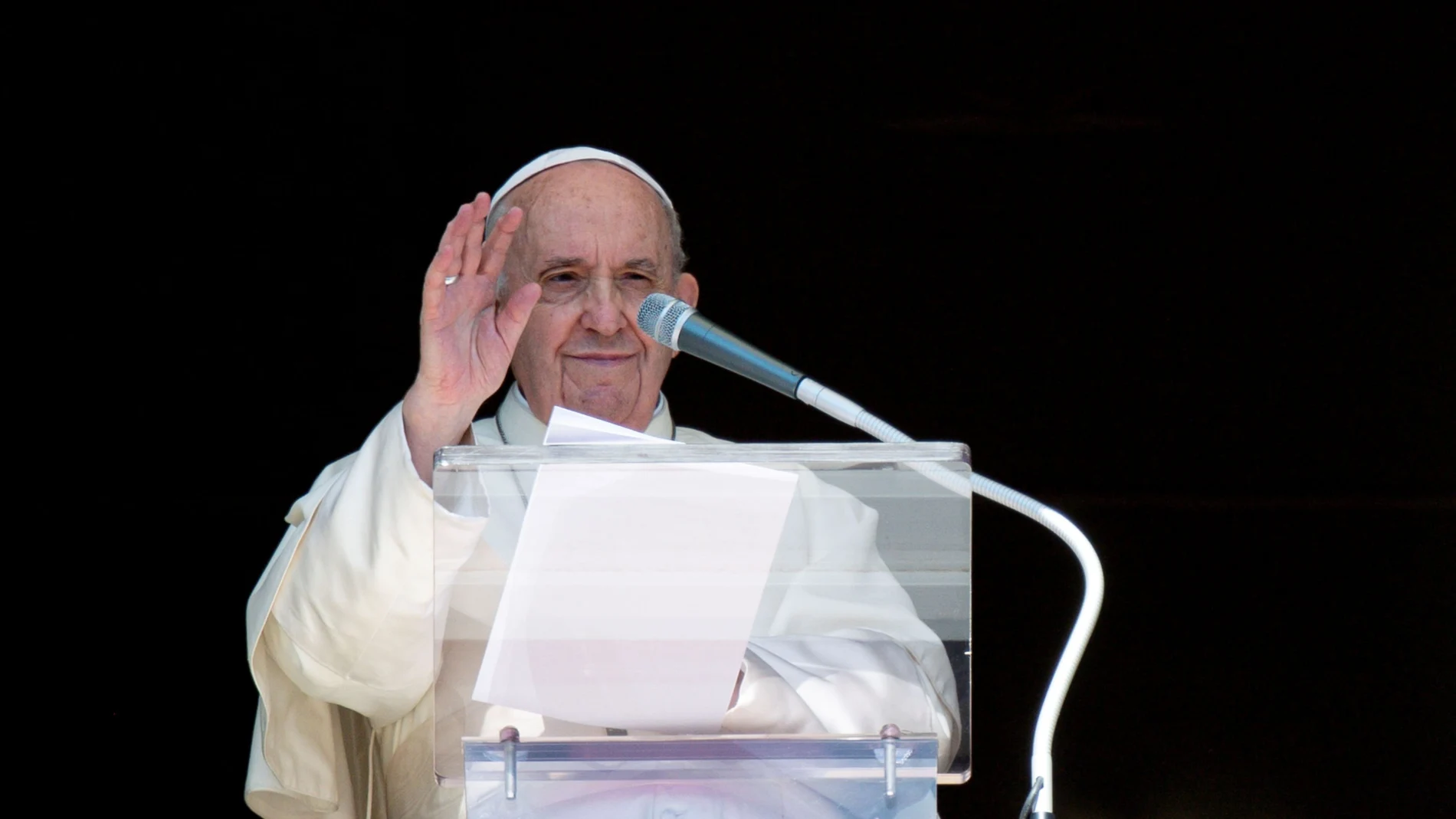 El Papa Francisco durante la oración del Ángelus