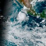 USA2542. MIAMI (ESTADOS UNIDOS), 11/10/2021.- Imagen cedida hoy por la Oficina Nacional de Administración Oceánica y Atmosférica (NOAA) de Estados Unidos a través del Centro Nacional de Huracanes (NHC) donde se muestra la localización de la tormenta tropical Pamela en el Pacífico mexicano. La tormenta tropical Pamela dejará lluvias muy fuertes en varios estados del Pacífico mexicano en las próximas horas, según informó este lunes el Servicio Meteorológico Nacional (SMN). EFE/NOAA-NHC /SOLO USO EDITORIAL/NO VENTAS/SOLO DISPONIBLE PARA ILUSTRAR LA NOTICIA QUE ACOMPAÑA/CRÉDITO OBLIGATORIO