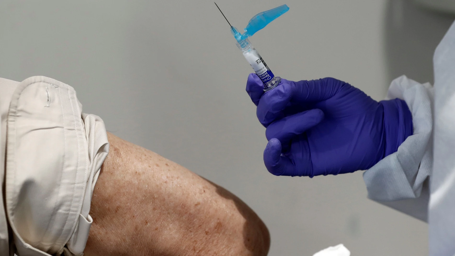 Navarra ha comenzado este lunes la campaña para ponerse la vacuna contra la gripe