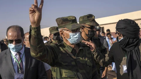 Brahim Ghali, en una reciente visita al campamento de refugiados de Dajla, en Argelia
