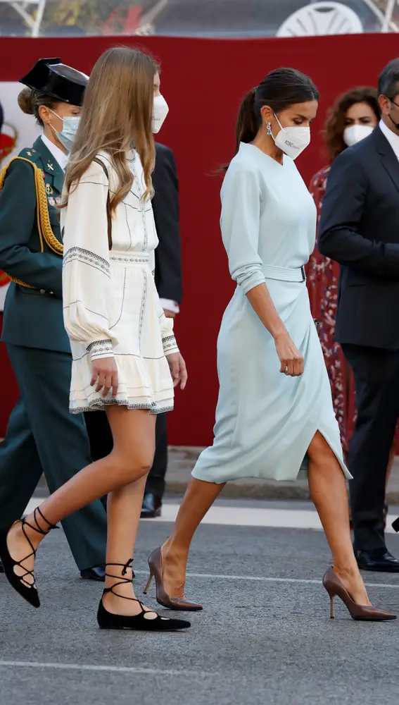 La Reina Letizia y la Infanta Sofía durante el desfile del Día de la Hispanidad.
