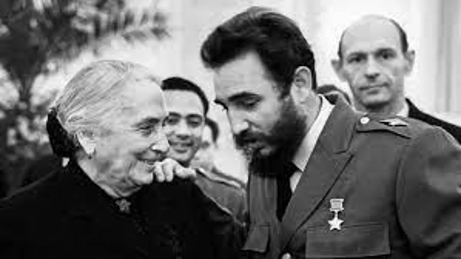 Imagen de La Pasionaria y Fidel Castro