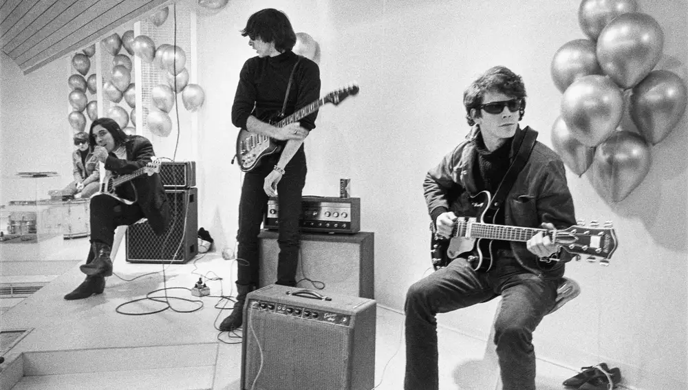Manejados en lo comercial por Andy Warhol, de manera desastrosa, The Velvet Underground fue descontinuada a mediados de los setenta