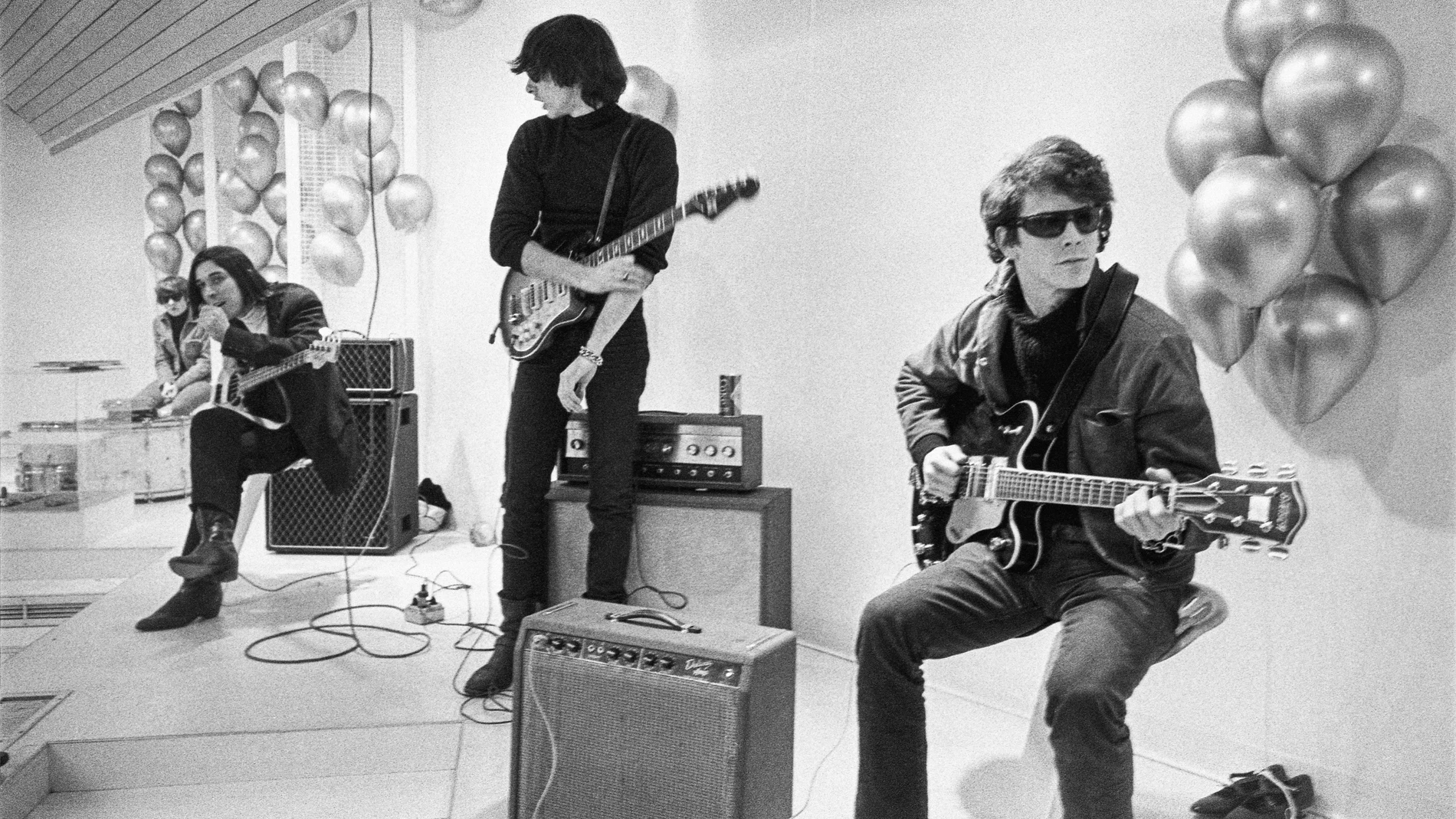 Manejados en lo comercial por Andy Warhol, de manera desastrosa, The Velvet Underground fue descontinuada a mediados de los setenta