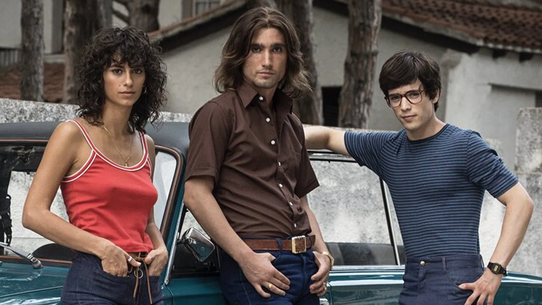 Chechu Salgado (centro) es uno de los protagonistas de "Las leyes de la frontera", junto a Marcos Ruiz y Begoña Vargas