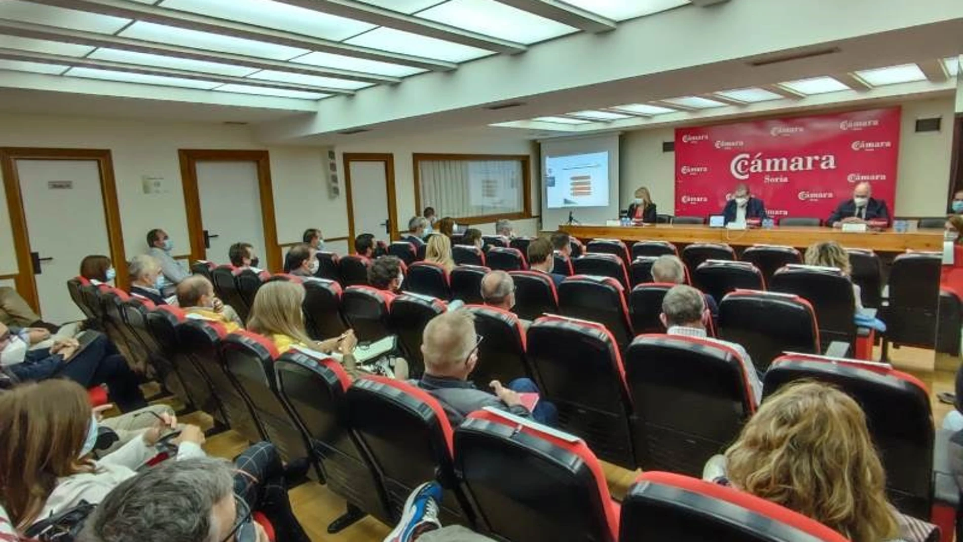Carlos Martín Tobalina explica las medidas a los empresarios