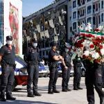 Agentes de la Ertzaintza de la comisaría de Bilbao homenajean este miércoles a su compañero Txema Aguirre, asesinado por ETA hace 24 años