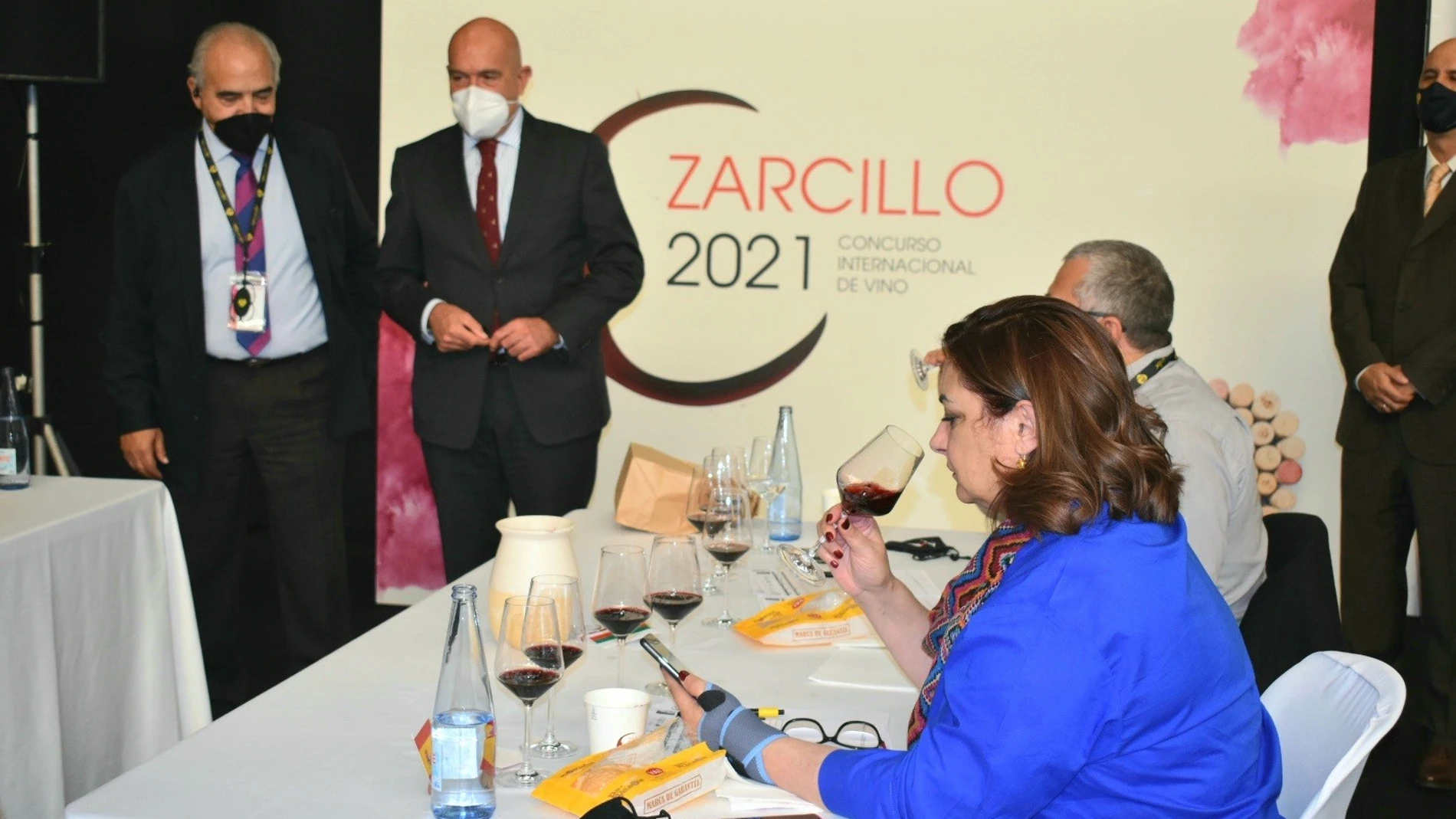 El consejero de Agricultura, Ganadería y Desarrollo Rural, Jesús Julio Carnero, en las catas de los Premios Zarcillo