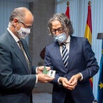 El presidente de las Cortes, Luis Fuentes, recibe al fiscal superior de Castilla y León, Santiago Mena, que le ha hecho entrega de la Memoria del Ejercicio 2020 en la Comunidad Autónoma