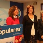 La presidenta del Partido Popular de Palencia, Ángeles Armisén, y las procuradoras regionales Mercedes Cófreces y María José Ortega, tras atender a los periodistas