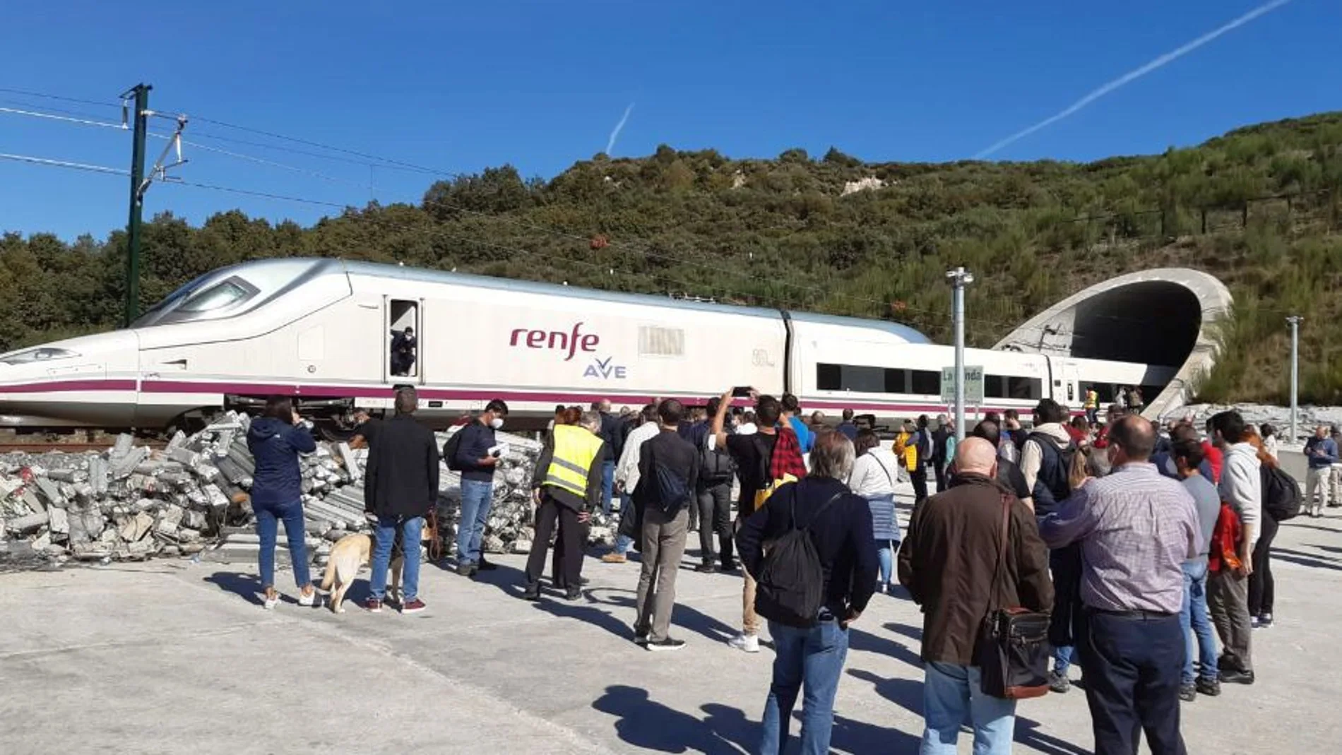 AAdif AV efectúa dos simulacros de emergencia en los túneles de Padornelo y A Canda pertenecientes a la Línea de Alta Velocidad (LAV) Madrid-Galicia, en su tramo Pedralba de la Pradería-Ourense