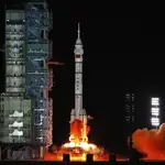 China envía dos hombres y una mujer a la estación espacial Tianhe para una misión de seis meses 