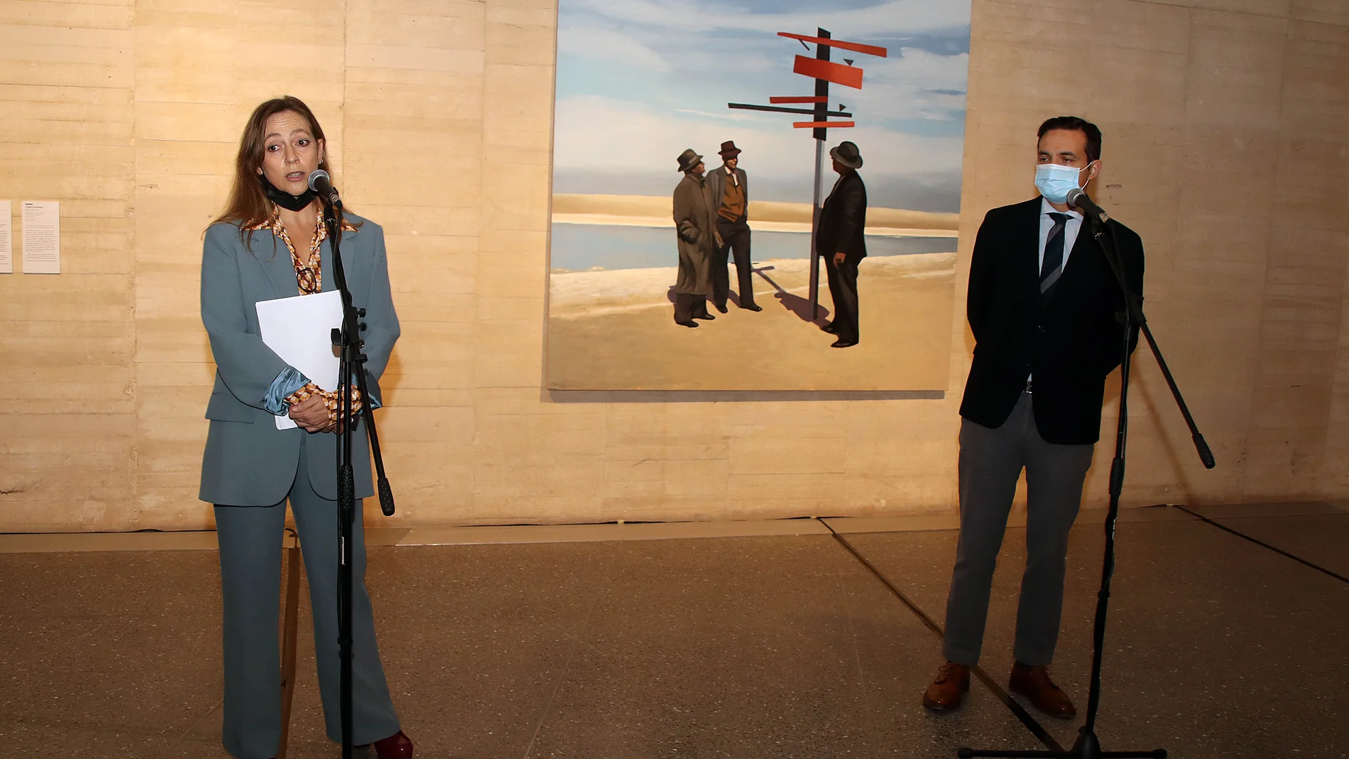 El viceconsejero de Cultura, Raúl Fernández Sobrino, con la directora del centro, Koré Escobar