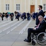 El presidente checo, Milos Zeman, ha aparecido en silla de ruedas en sus últimas comparecencias públicas