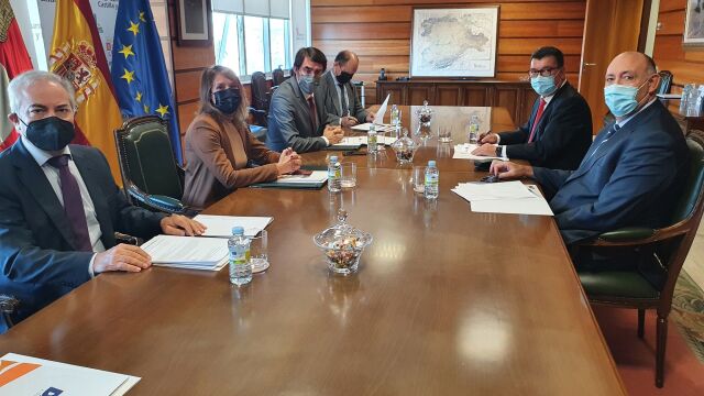 Los consejeros Suárez-Quiñones y Rocío Lucas se reúnen con el sector