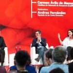 La diputada leonesa Andrea Fernández junto a Rodríguez Zapatero y Félix Bolaños en la mesa que moderó en este 40 Congreso del PSOE