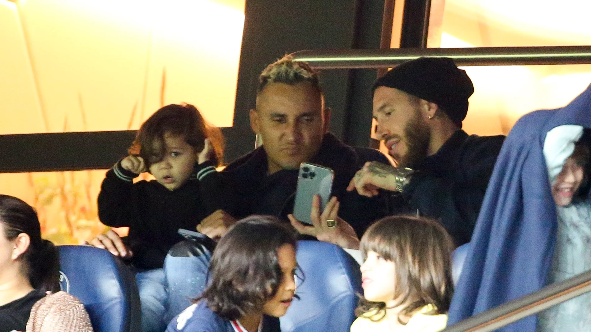 Sergio Ramos y Keylor Navas, durante el encuentro del PSG ante el Angers