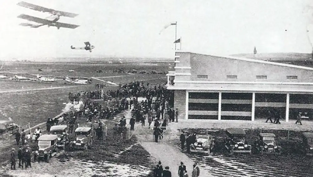 Inauguración del aeropuerto de Barajas