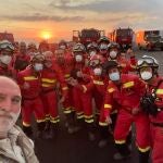 El chef español José Andrés, con miembros de los equipos de emergencia en La Palma@CHEFJOSEANDRES19/10/2021