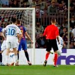 El remate de Piqué que supuso el primer gol del Barcelona en esta Champions