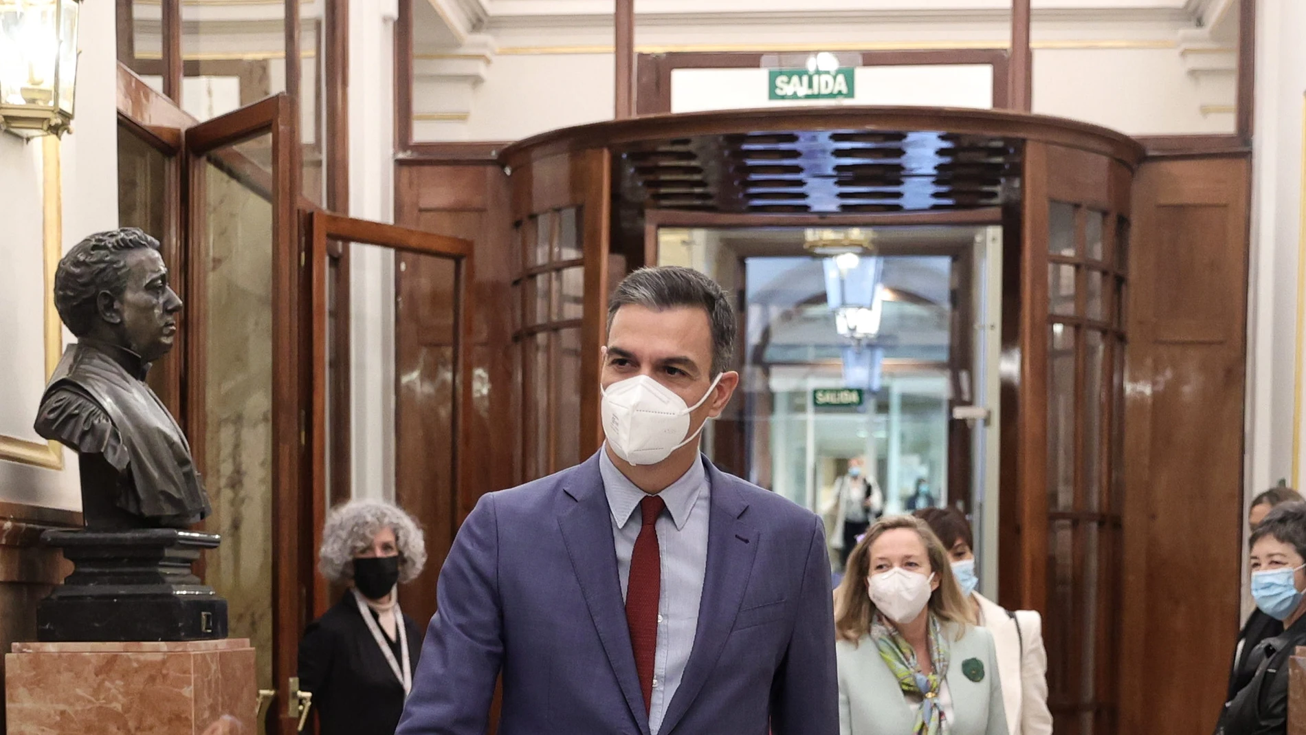 El presidente del Gobierno, Pedro Sánchez; y la vicepresidenta primera y ministra de Asuntos Económicos y Transformación Digital, Nadia Calviño.