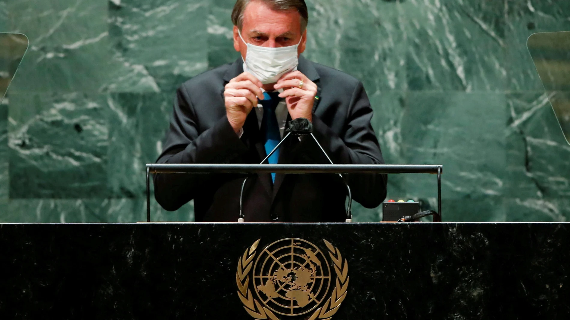 FILE PHOTO: Brazil's President Jair Bolsonaro puts back on a protective face mask worn due to the coronavirus disease (COVID-19) pandemic after speaking during the 76th Session of the U.N. General Assembly in New York City, U.S., September 21, 2021. REUTERS/Eduardo Munoz/Pool/File Photo