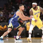 Stephen Curry tuvo un inicio espectacular de temporada ante los Lakers de LeBron James.
