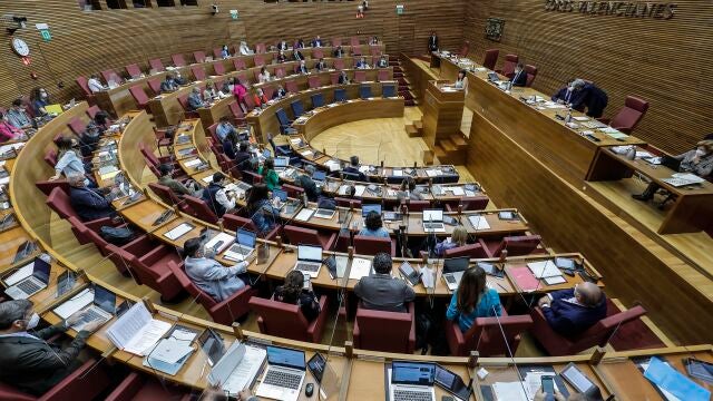 Vista general del pleno de las Corts Valencianas
