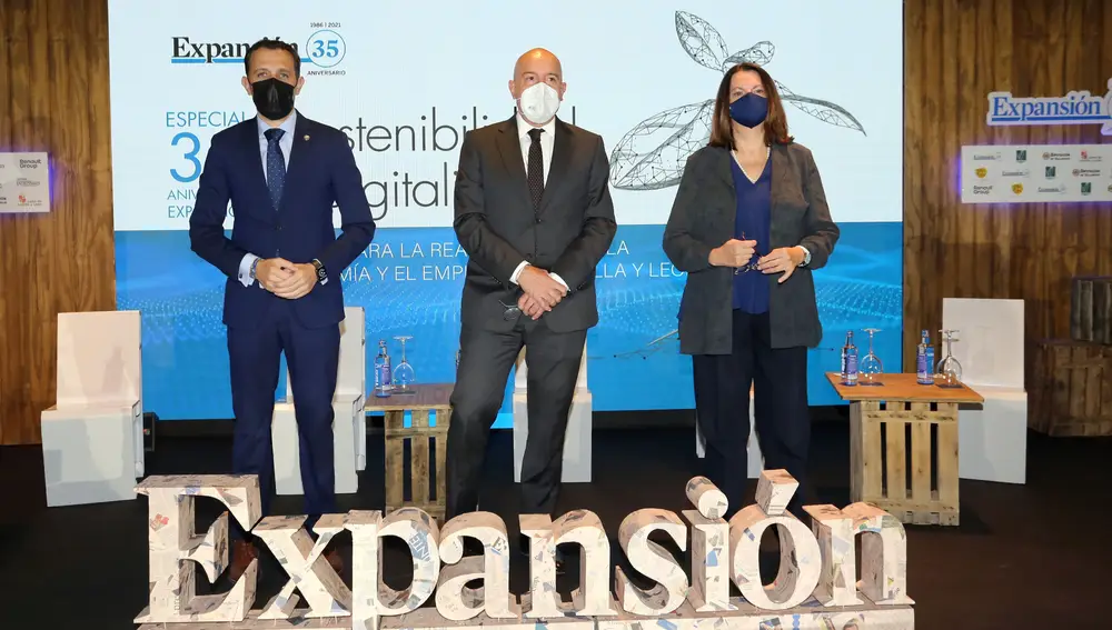 El consejero de Agricultura, Ganadería y Desarrollo Rural, Jesús Julio Carnero, participa junto al presidente de la Diputación de Valladolid, Conrado Íscar, en el encuentro "Sostenibilidad y digitalización. Claves para la reactivación de la economía y el empleo en Castilla y León", organizado por el diario Expansión