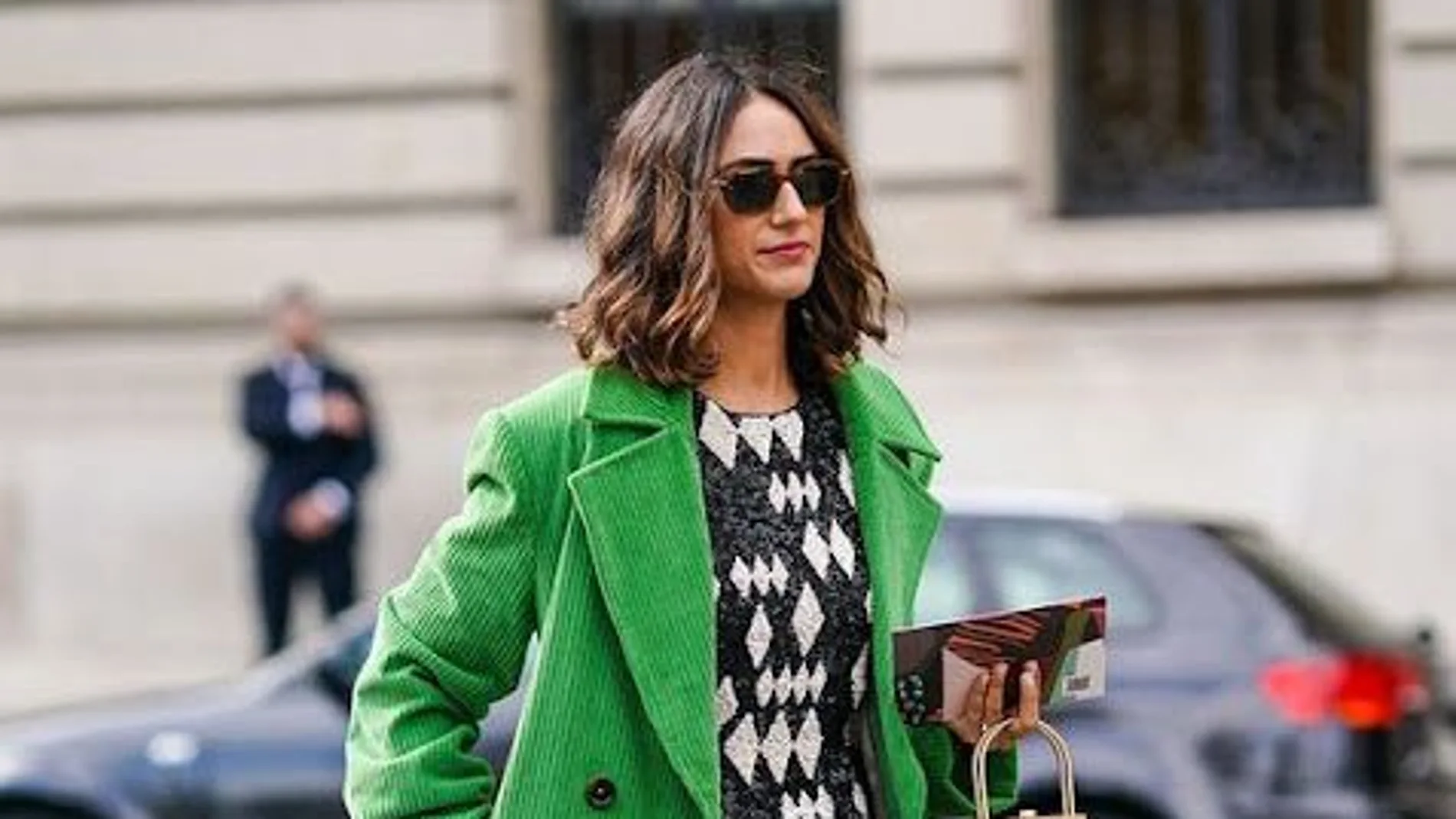 Calentito y con mucho estilo, el abrigo verde es el imprescindible entre las que más saben de moda