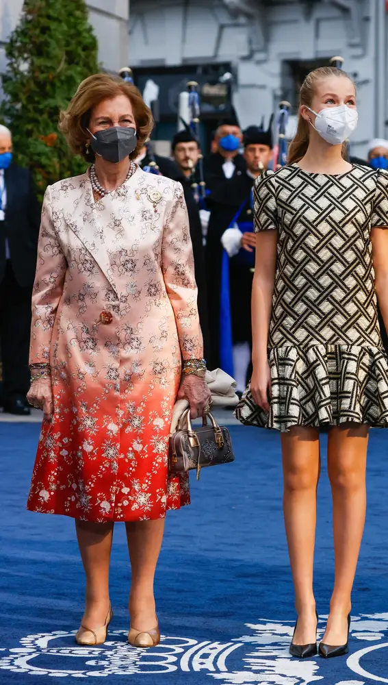 La Princesa Leonor y la Reina Sofía en los Premios Princesa de Asturias.