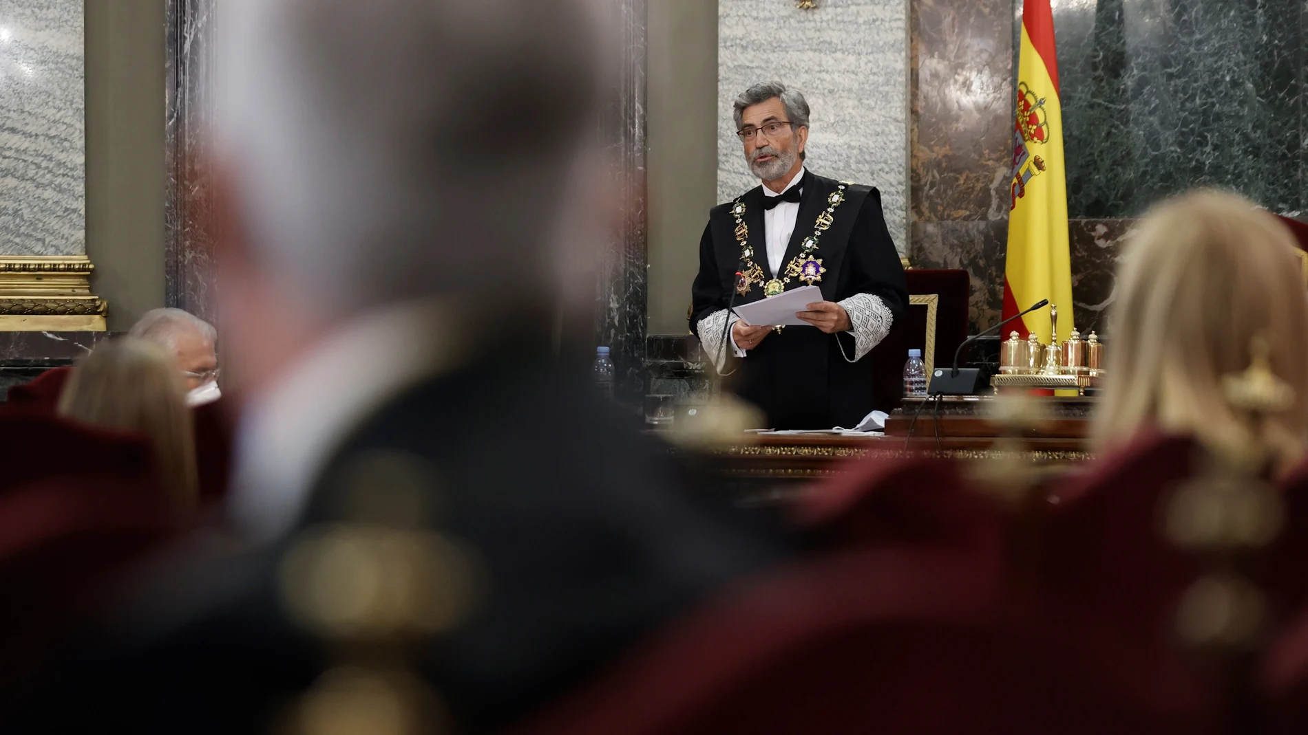 El presidente del Tribunal Supremo y del Consejo General del Poder Judicial, Carlos Lesmes (c) durante la celebración este lunes del acto de apertura del Año Judicial en el Tribunal Supremo en Madrid.