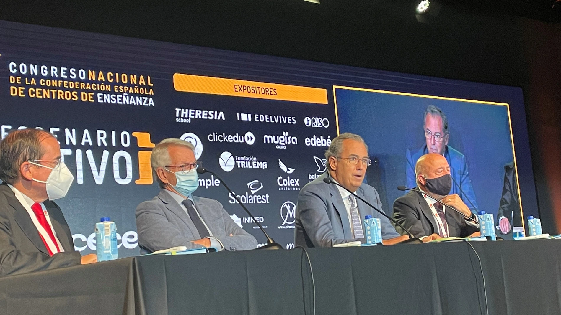 De izquierda a derecha, Alfonso Aguiló, Alejandro Tiana, Enrique Ossorio