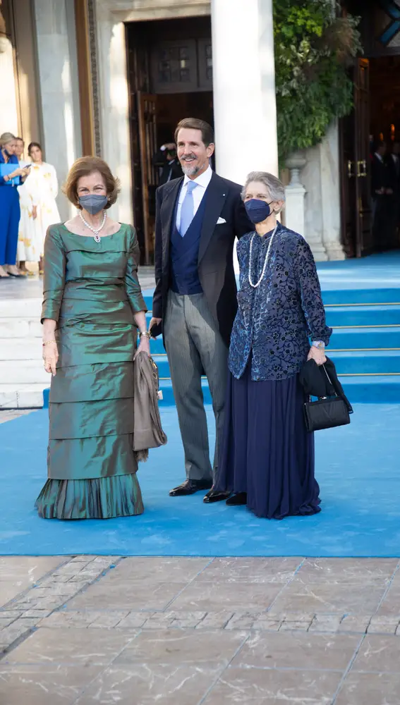 La Reina Sofía junto a su hermana, la princesa Irene y su sobrino Pablo de Grecia asisten a la Boda de Philippos de Grecia y Nina Flohr