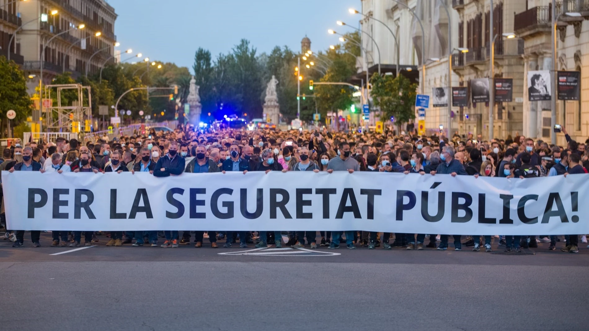 Manifestación en Barcelona de cuerpos policiales para defender la seguridad pública.