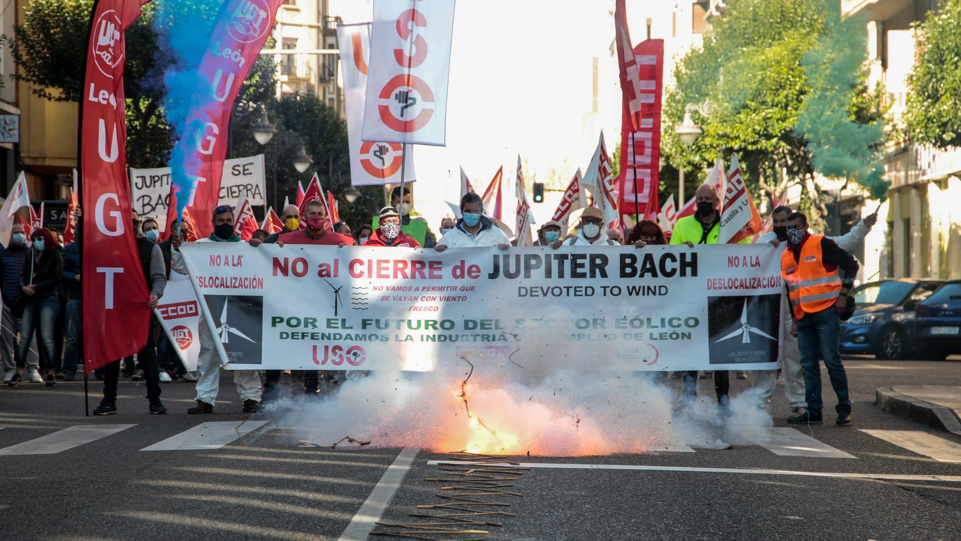 Los trabajadores de Jupiter Bach se manifiestan por las calles de León