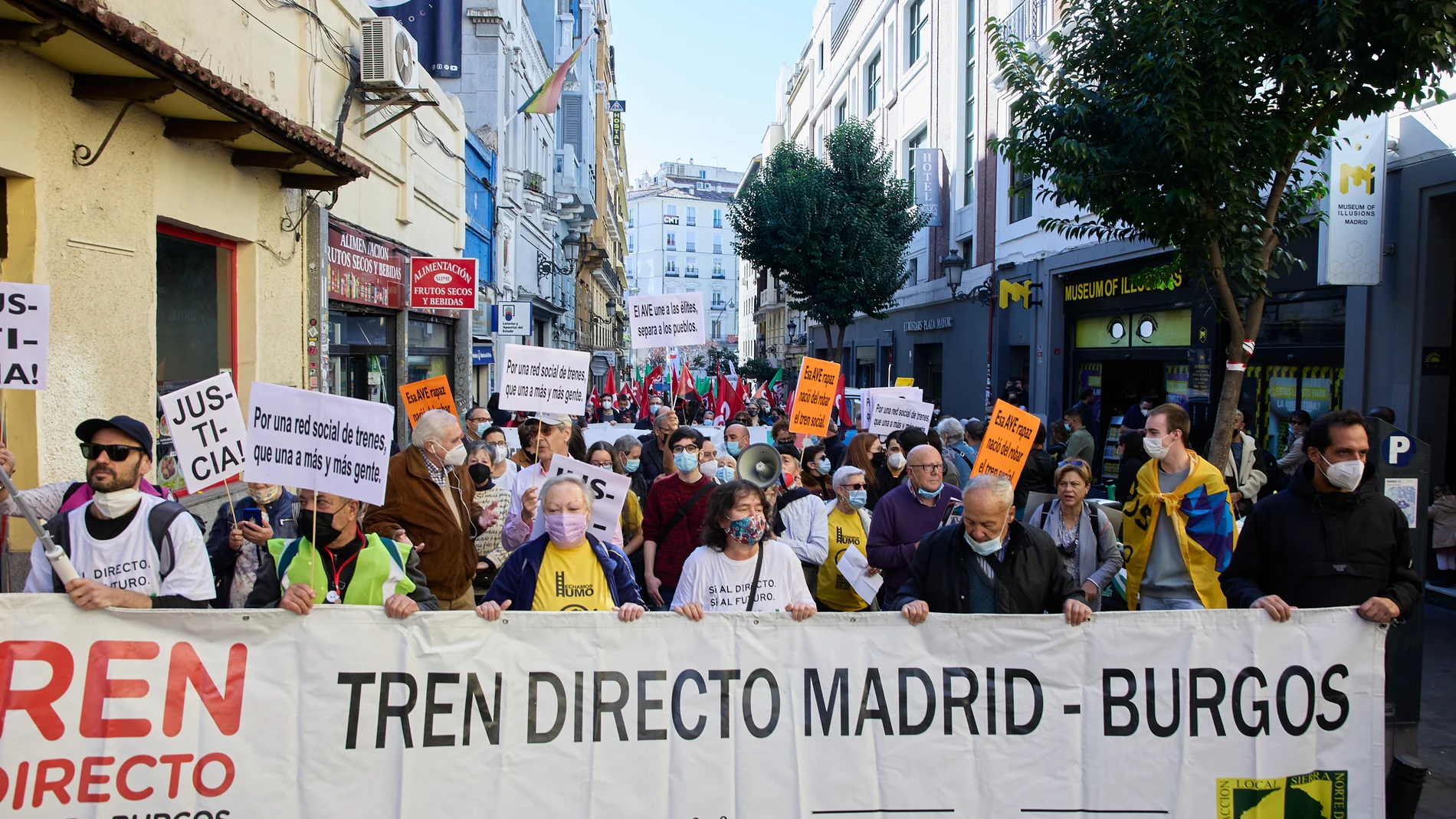 Reciente manifestación en favor del Tren directo entre Burgos y Madrid por Arandq y Segovia