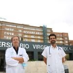 Dos de los autores del estudio, los doctores José Miguel Cisneros y José Molina.HOSPITAL VIRGEN DEL ROCÍO25/10/2021