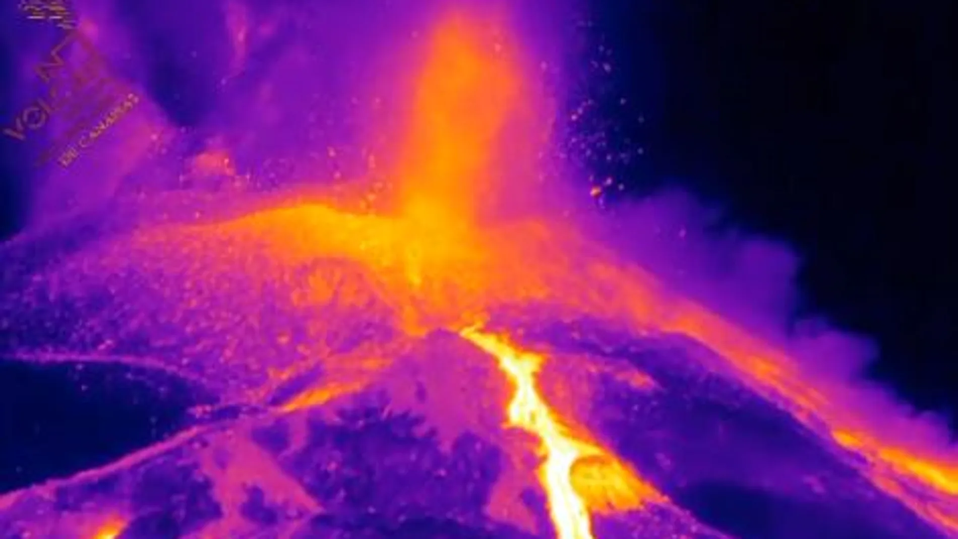 El Instituto Volcanológico de Canarias ha publicado estas imágenes grabadas con vídeo infrarrojo de la actividad volcánica a última hora de este domingo.