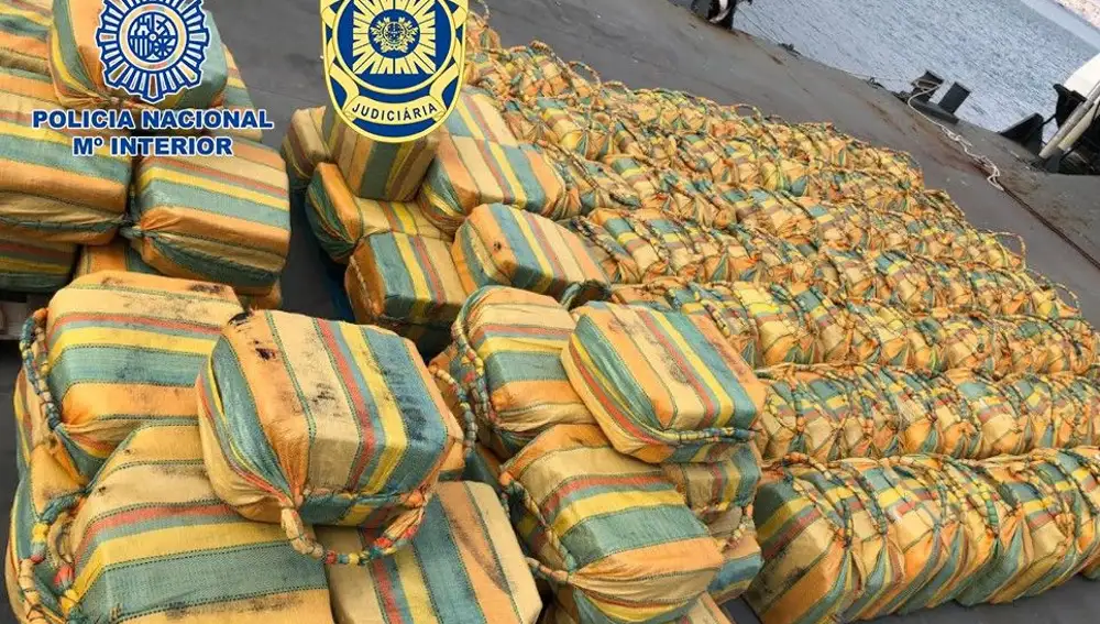La Policía se ha incautado de 5,2 toneladas de cocaína, la mayor incautación de la historia en un velero
