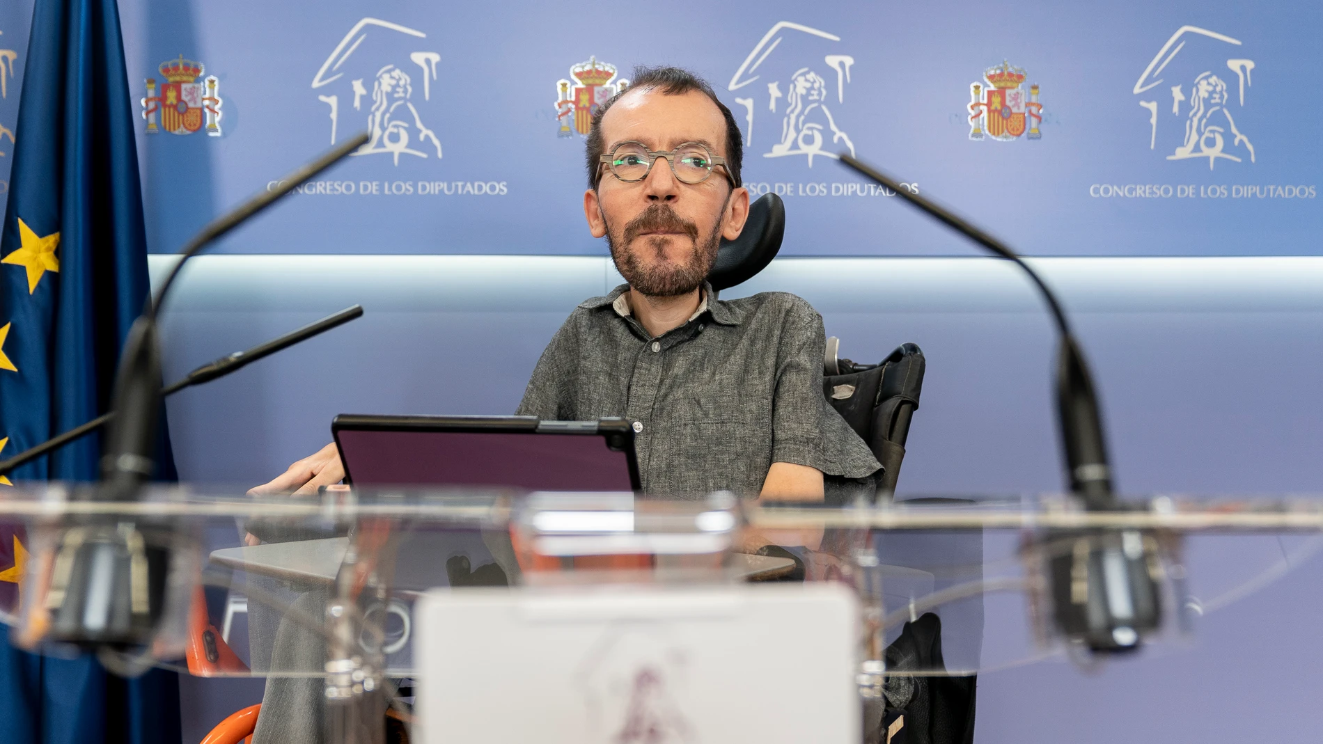 El portavoz de Unidas Podemos, Pablo Echenique, interviene en una rueda de prensa anterior a una Junta de Portavoces en el Congreso de los Diputados