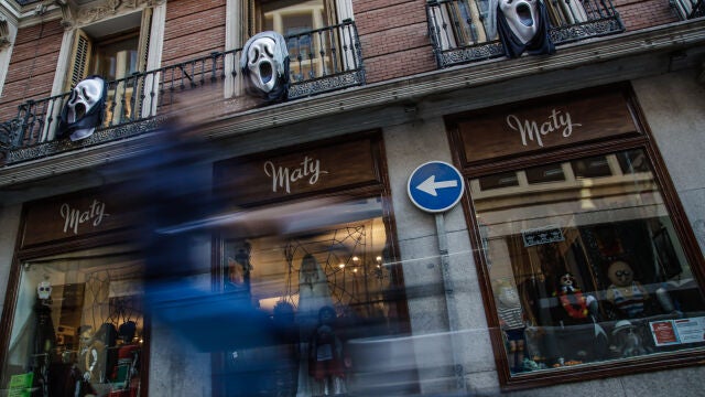Restaurantes, discotecas y tiendas de la capital lucen ya la decoración para este puente de Todos los Santos Carlos Luján / Europa Press26/10/2021