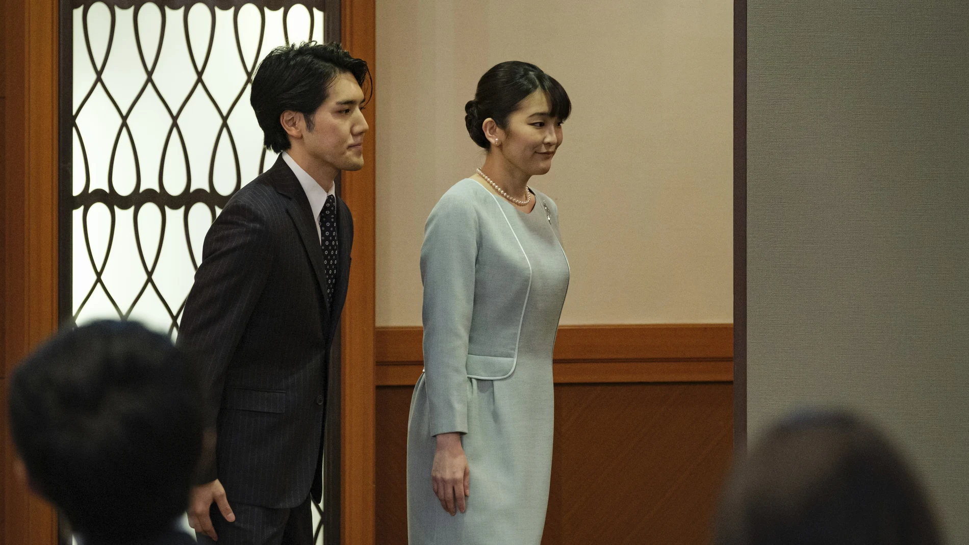 La princesa Mako y el plebeyo Kei Komuro se han casado en una ceremonia civil y sin ningún formalismo. (Nicolas Datiche/Pool Photo via AP)