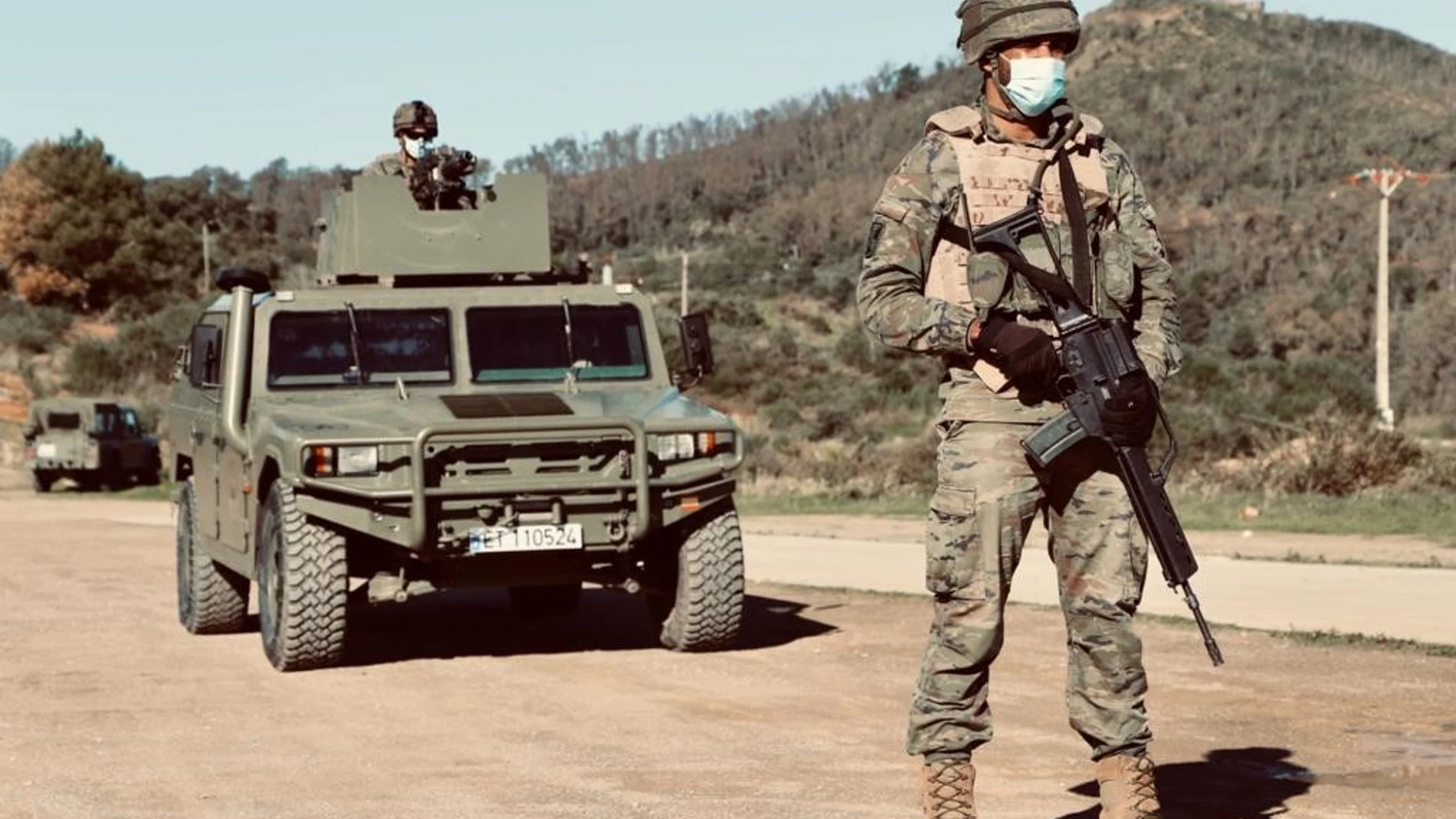 Militares del Ejército de Tierra durante una de sus misiones de vigilancia permanente