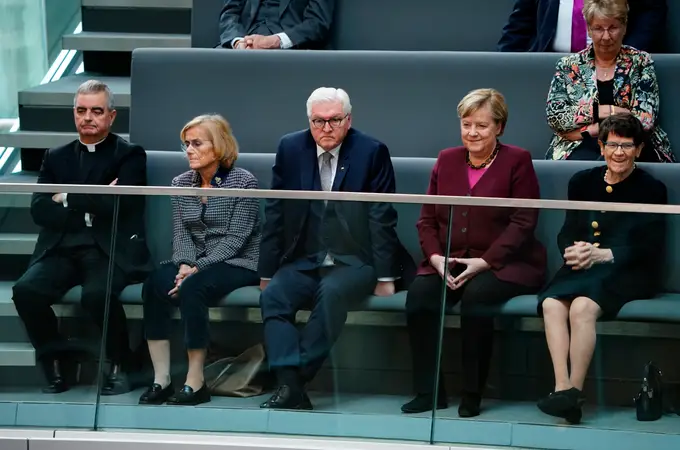 El Bundestag más grande y diverso abre una nueva era con Merkel en la tribuna