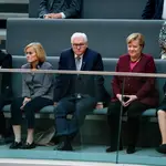 La hasta hoy canciller Angela Merkel en la bancada de las visitas del Bundestag