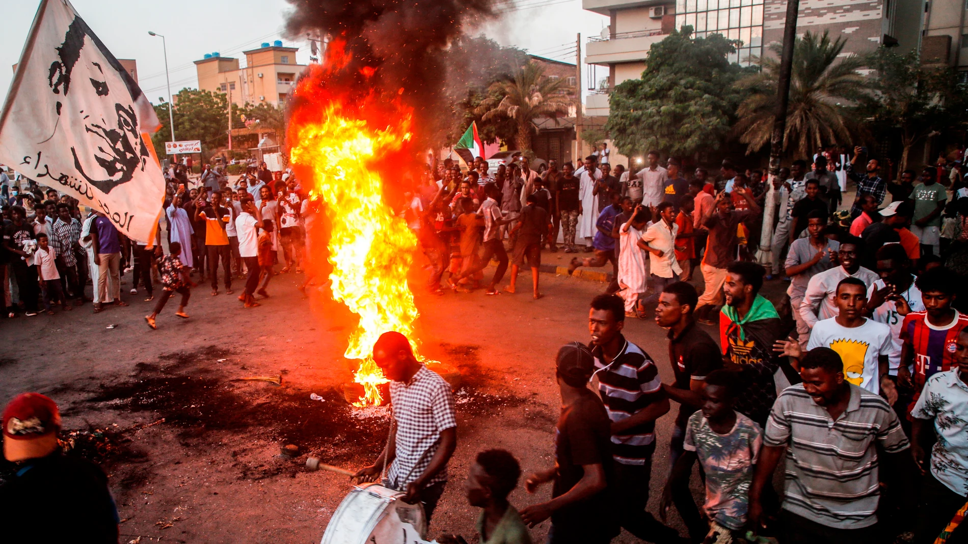 Ciudadanos sudaneses se manifestaron este martes en las calles de Jartum contra el golpe de Estado liderado por el general Abdel Fattah al-Burhan